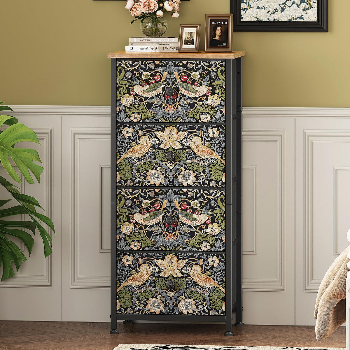 Brown 4 Drawer Dresser Z182